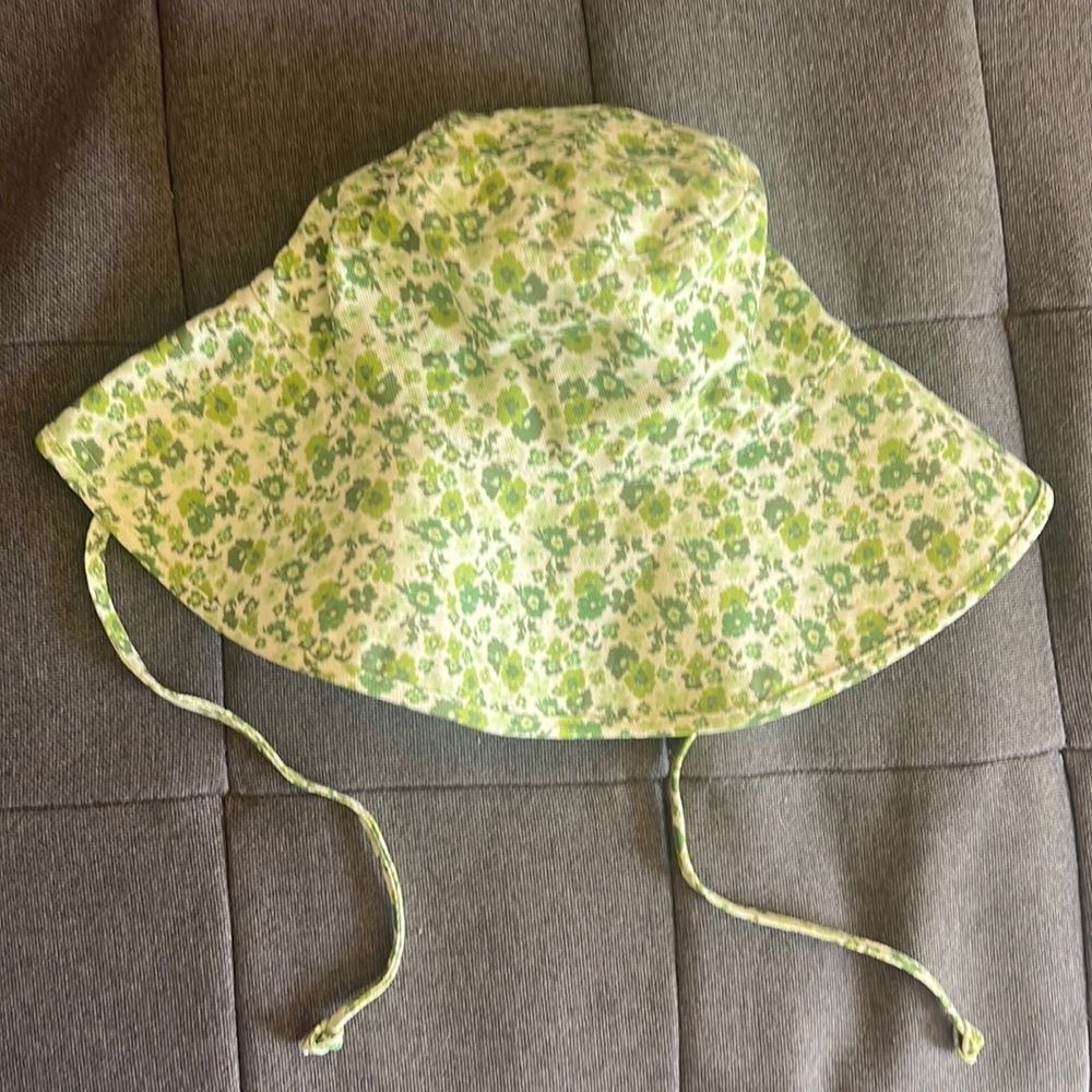 Lack of Color Holiday Bucket Hat in Ivy Bloom 🌼